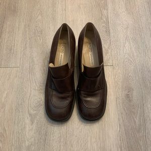 Chunky dark brown vintage heels!